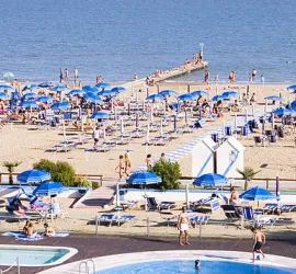 13 mete per l'Estate 2025 per giovani in Italia