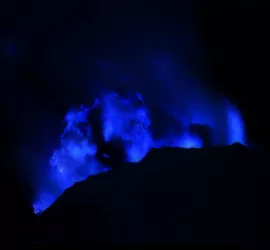 Kawah Ijen: il Vulcano dalla Lava Blu