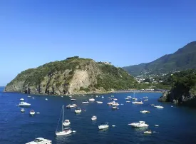 Ischia: come arrivare, cosa vedere e le spiagge più belle