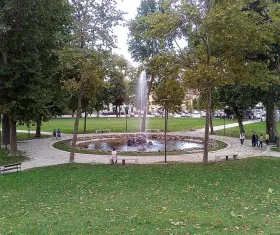 Piazza Primo Maggio e Basilica Beata Vergine delle Grazie