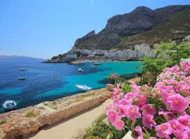 Levanzo: Come arrivare, Cosa vedere e le Spiagge più belle