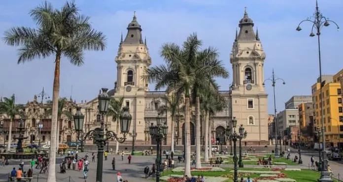 Lima 2c Peru E2 80 A6the Plaza De Armas De Lima By Day 288444360764 29