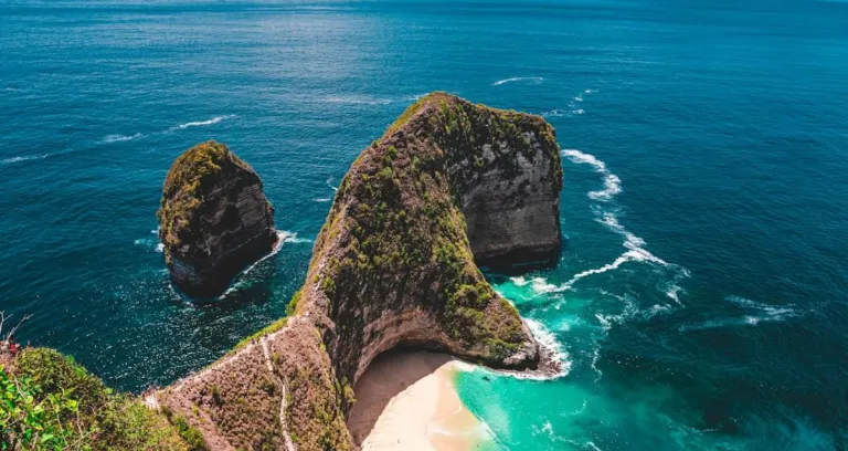 Manta Bay Or Kelingking Beach On Nusa Penida Island Bli Indonesia