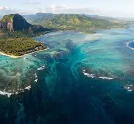 L'Incredibile Cascata Sottomarina nell'isola Mauritius