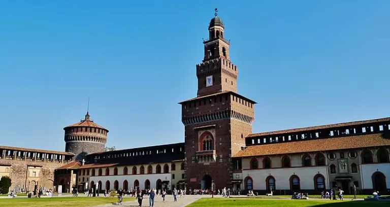 Milano Castello Sforzesco Innenhof 1