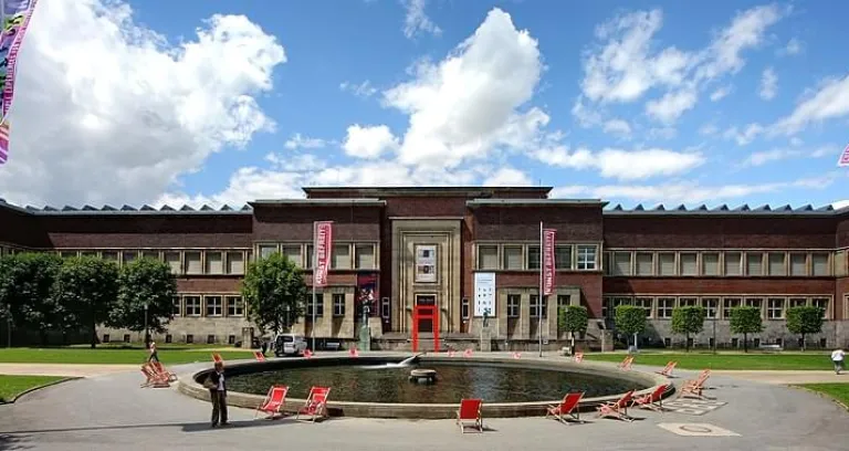 Museum Kunstpalast Haupteingang Im Westflugel 8238 40