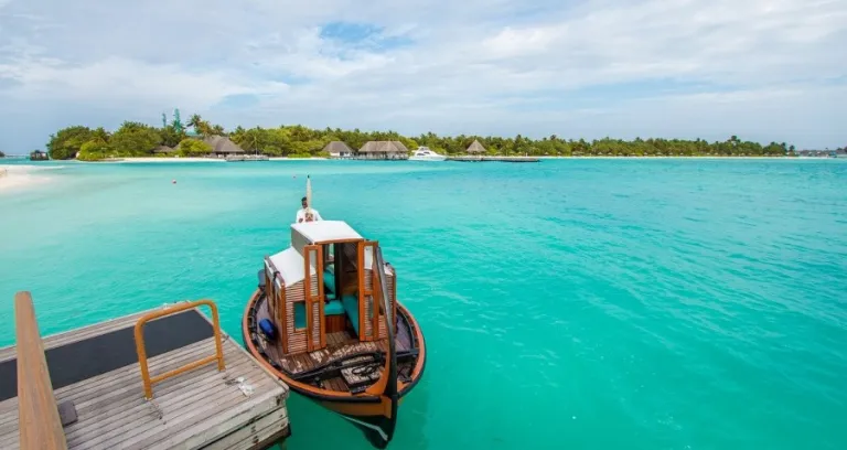 Nave Maldive Oceano