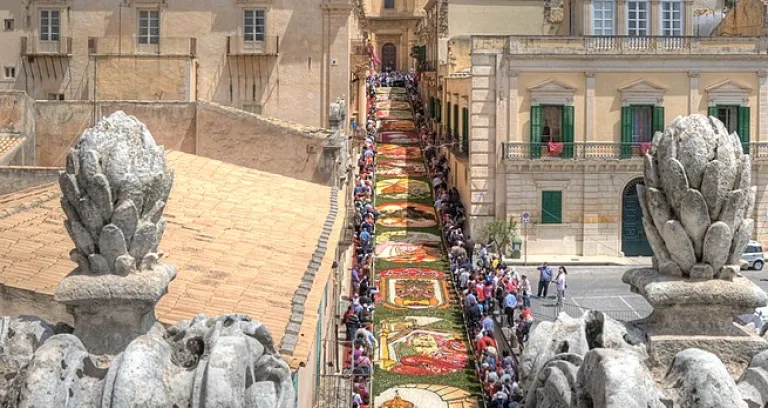 Noto L Infiorata 2009 Panoramio