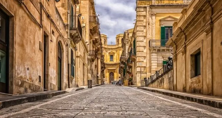 noto strada verso la cattedrale