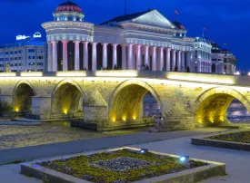 Skopje: cosa vedere, itinerari (1-3 giorni) e cosa mangiare