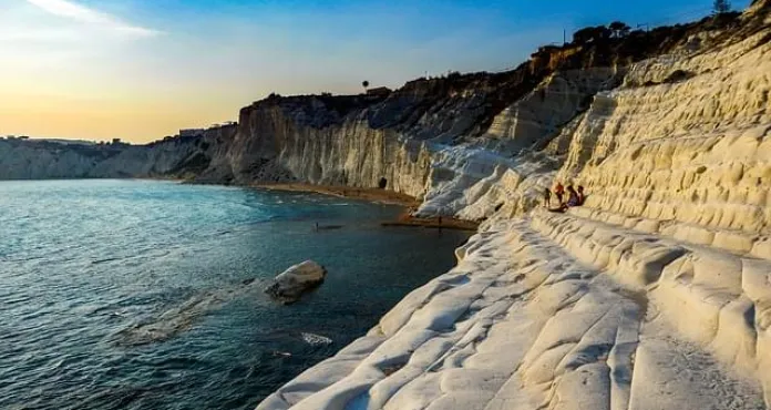 paesaggio natura scogliera bianca