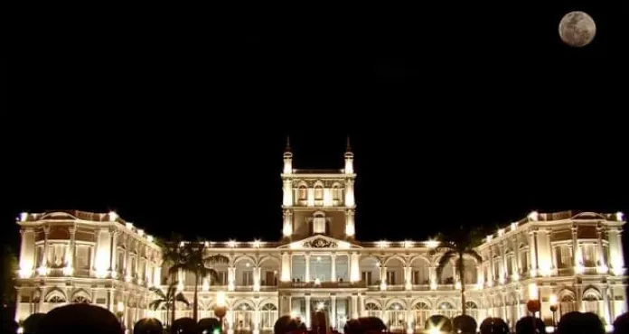 palacio de los lopez de noche