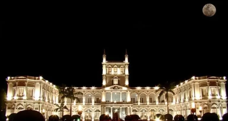 palacio de los lopez de noche