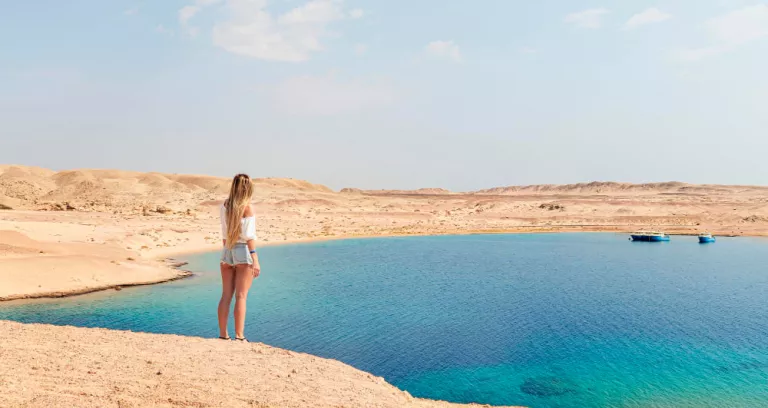 Parco Nazionale Ras Mohammed In Egitto Bellissimo Mare Con Spiaggia Sabbiosa Paesaggio Con Cielo Azzurro Del Deserto E Mare Vista Mare