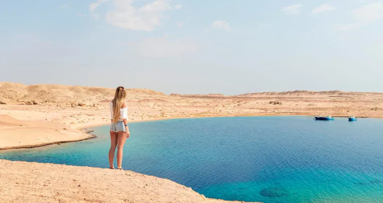 Parco Nazionale Ras Mohammed In Egitto Bellissimo Mare Con Spiaggia Sabbiosa Paesaggio Con Cielo Azzurro Del Deserto E Mare Vista Mare