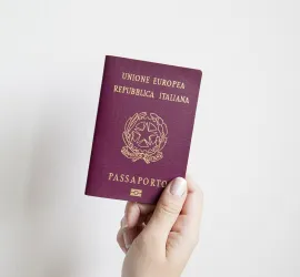 Passaporto per italiani residenti all'estero: costo, tempi e procedure