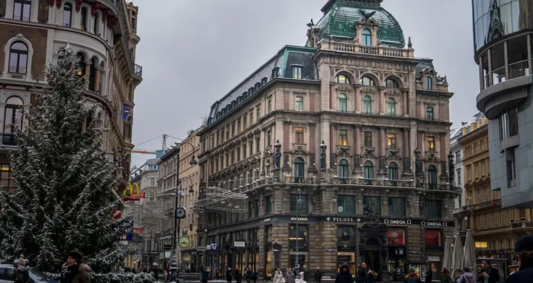 Photo Of St Stephen S Square During Daytime