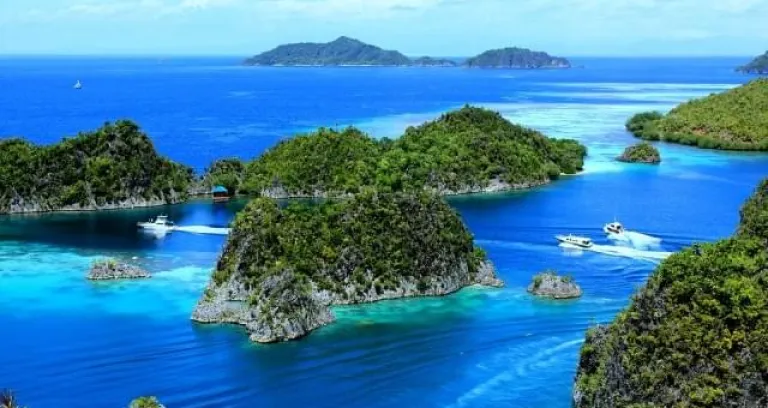 Piaynemo Raja Ampat Indonesiano