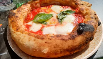 Cosa mangiare a Napoli e dove: 10 piatti tipici e ristoranti migliori