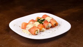 Involtini di salmone affumicato