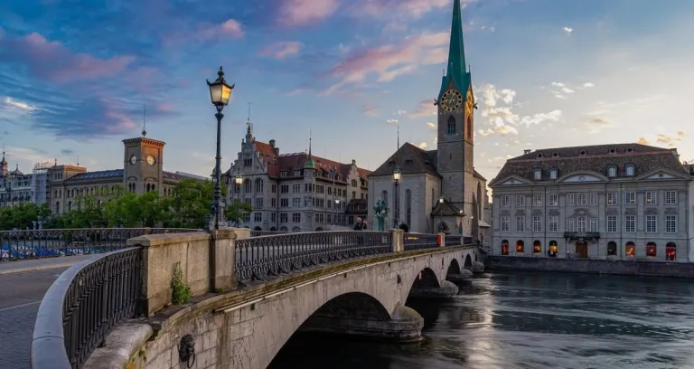 Ponte Citta Fiume Zurigo Svizzera 2