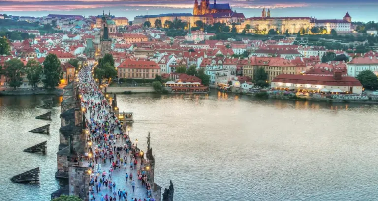 Praga Ponte Le Persone Fiume Folla 1