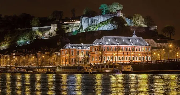 Le Parlement De Wallonie Et La Citadelle De Namur