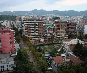 Quartiere Blloku e Sky Tower