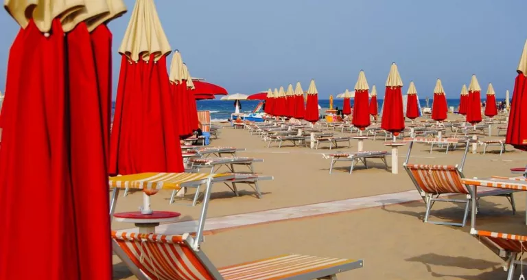 Rimini Italia Spiaggia Gli Ombrelli