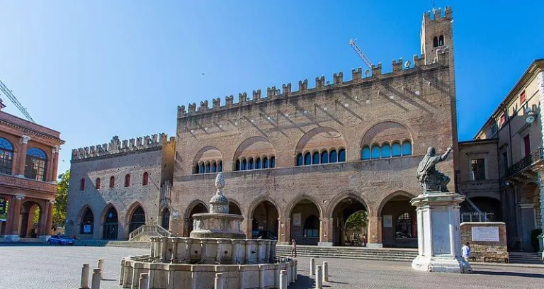 Rimini Piazza Cavour Fontana Della Pigna