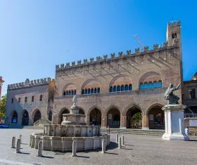 Palazzo dell'Arengo e i Palazzi dell'Arte di Rimini