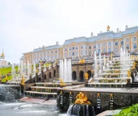 Complesso Peterhof (Palazzi e giardini)