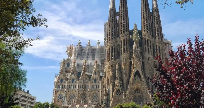 sagrada familia 552084 960 720