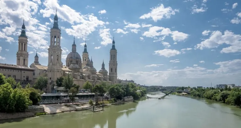 Saragozza Ebro Nuvole Basilica