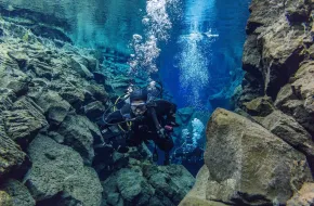 Visita alla Faglia di Silfra, Islanda: come arrivare, prezzi e consigli