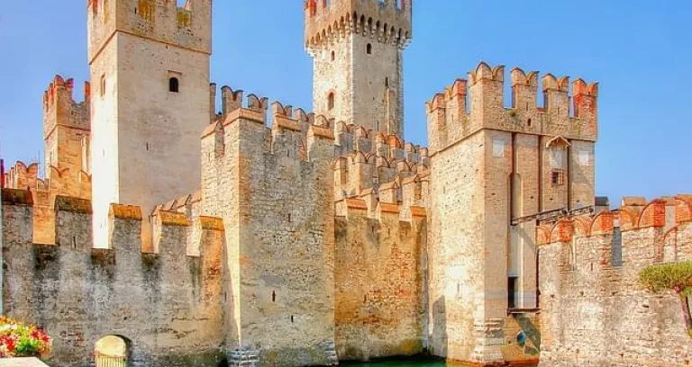 sirmione garda castello scaligero