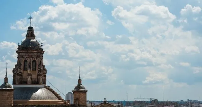 siviglia spagna cielo chiesa 1