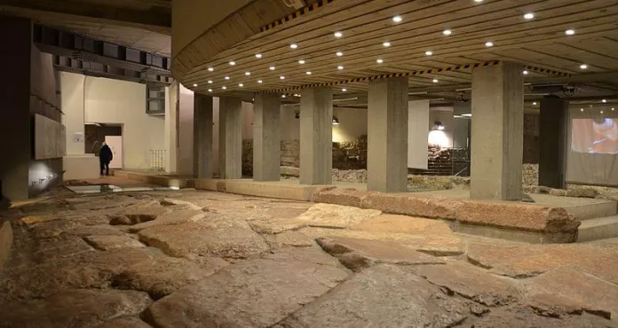 Spazio Archeologico Sotterraneo Del Sas Decumano Minore 2