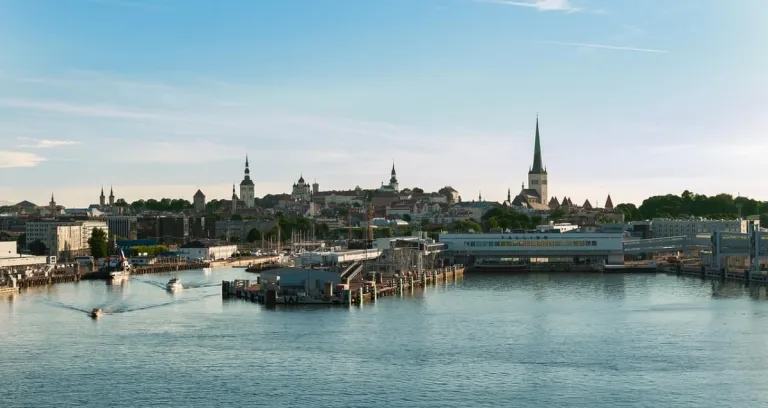 Tallin Estonia Skyline Mare Cielo