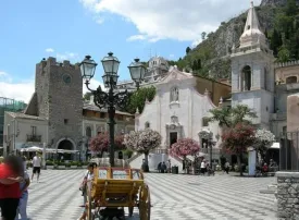Taormina: cosa vedere, dove mangiare e cosa fare la sera