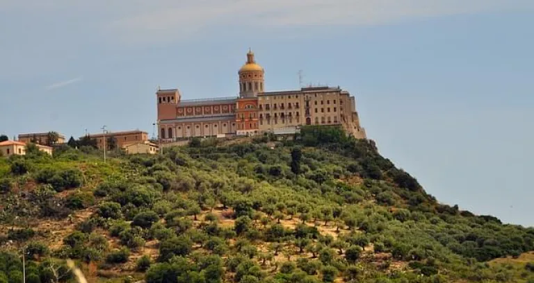 tindari vista sul monastero