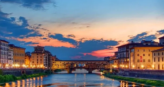 tramonto su ponte vecchio firenze
