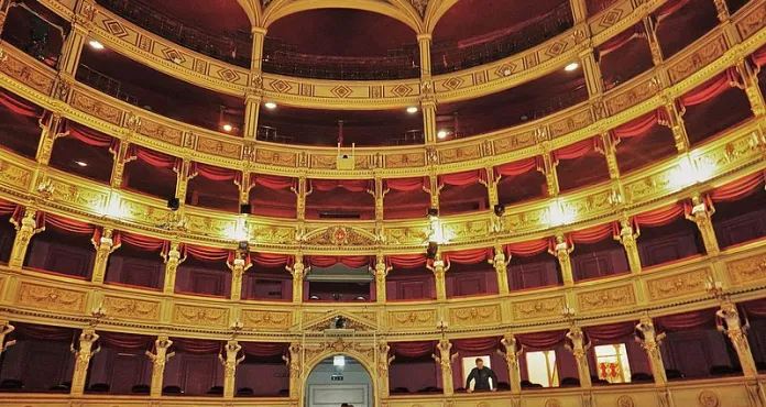 Triest Teatro Verdi Innen 1