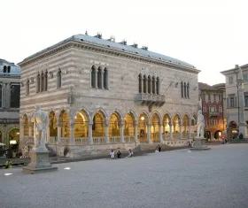 Piazza della Libertà e Loggia del Lionello