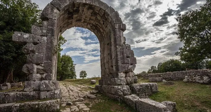 Carsulae Arco Di S Damiano 3