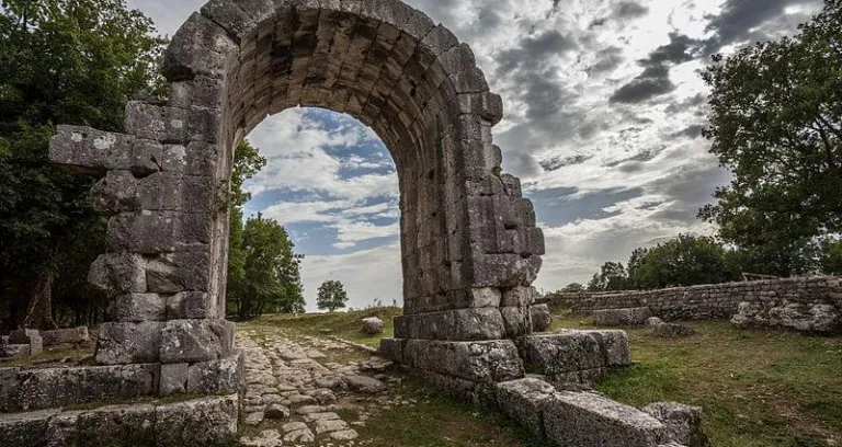 Carsulae Arco Di S Damiano 3