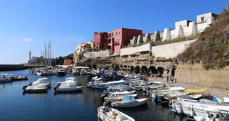 Ventotene Taverne Del Porto Romano 02