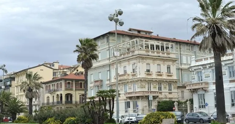 viareggio edificio stile liberty