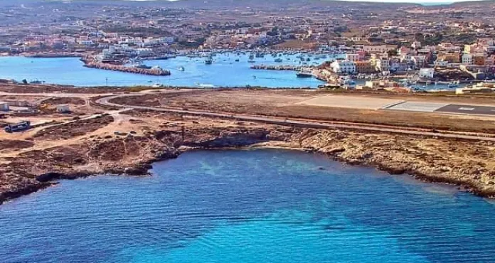 Aeroporto 2c Lampedusa 285253884587 29