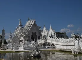 Visita al Tempio di Wat Rong Khun, Chiang Rai: come arrivare, prezzi e consigli